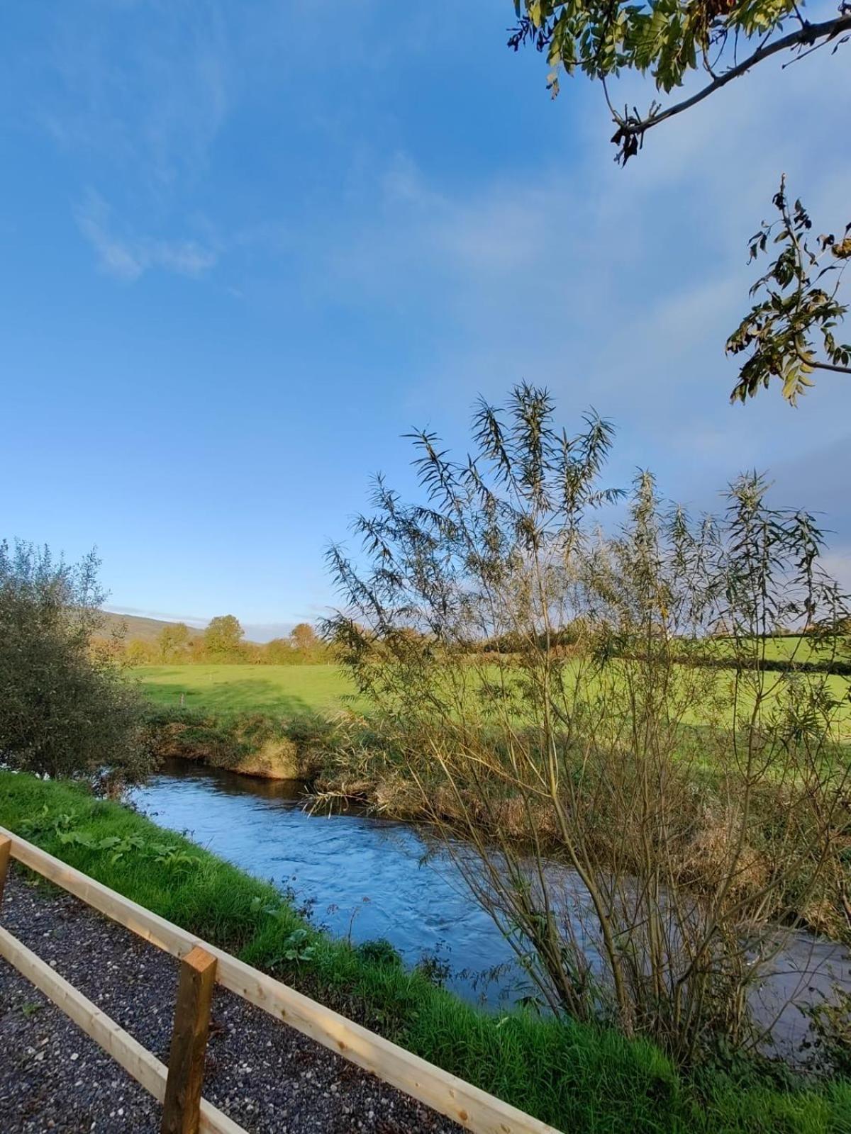 Riverside Cabin Limerick Junction Exteriér fotografie